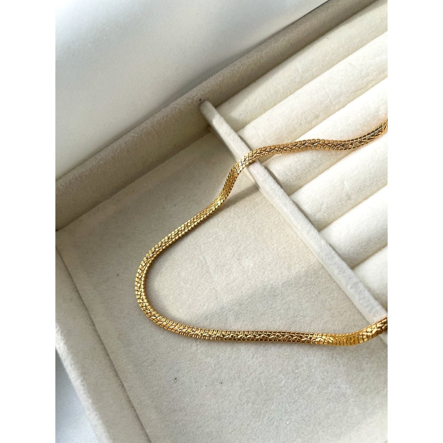 Sleek Gold Necklace