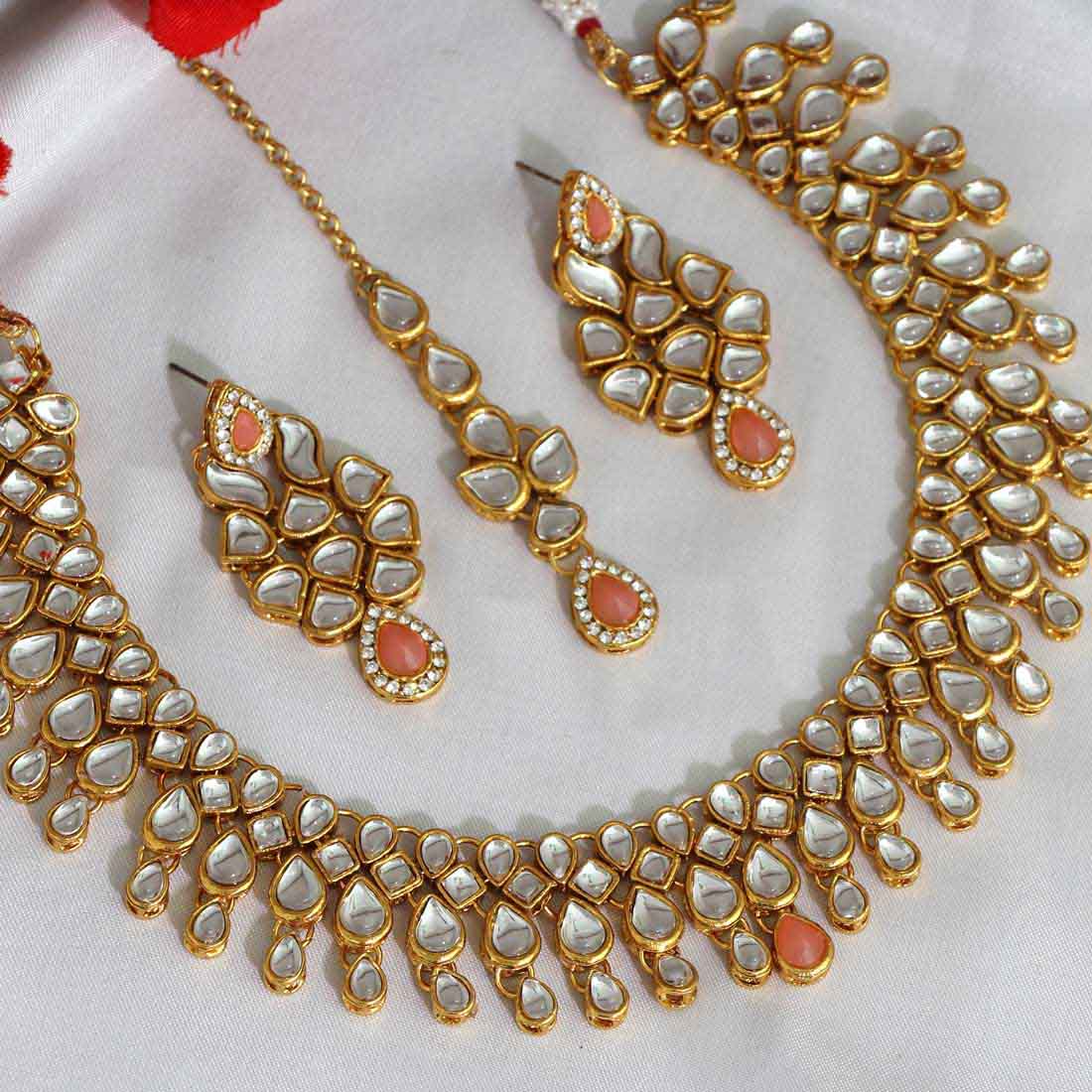 Mann-Mayal Necklace Set