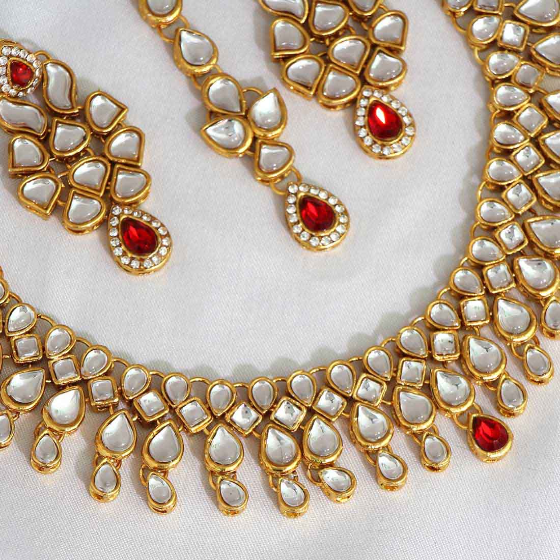 Mann-Mayal Necklace Set